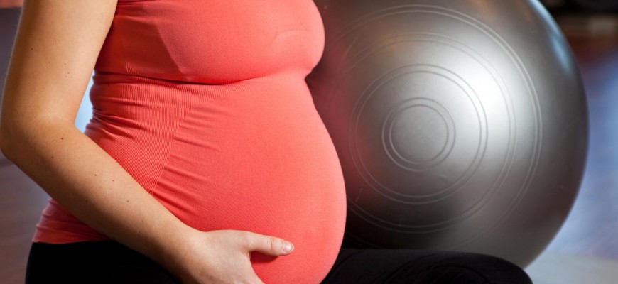 Podívejte se na tento návod, jak zhubnout po porodu, kde najdete užitečné rady a informace pro maminky po porodu.