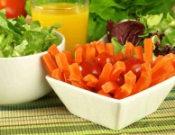 Obecně platí, že zdravý jídelníček by se měl asi z 50% skládat z ovoce a zeleniny.